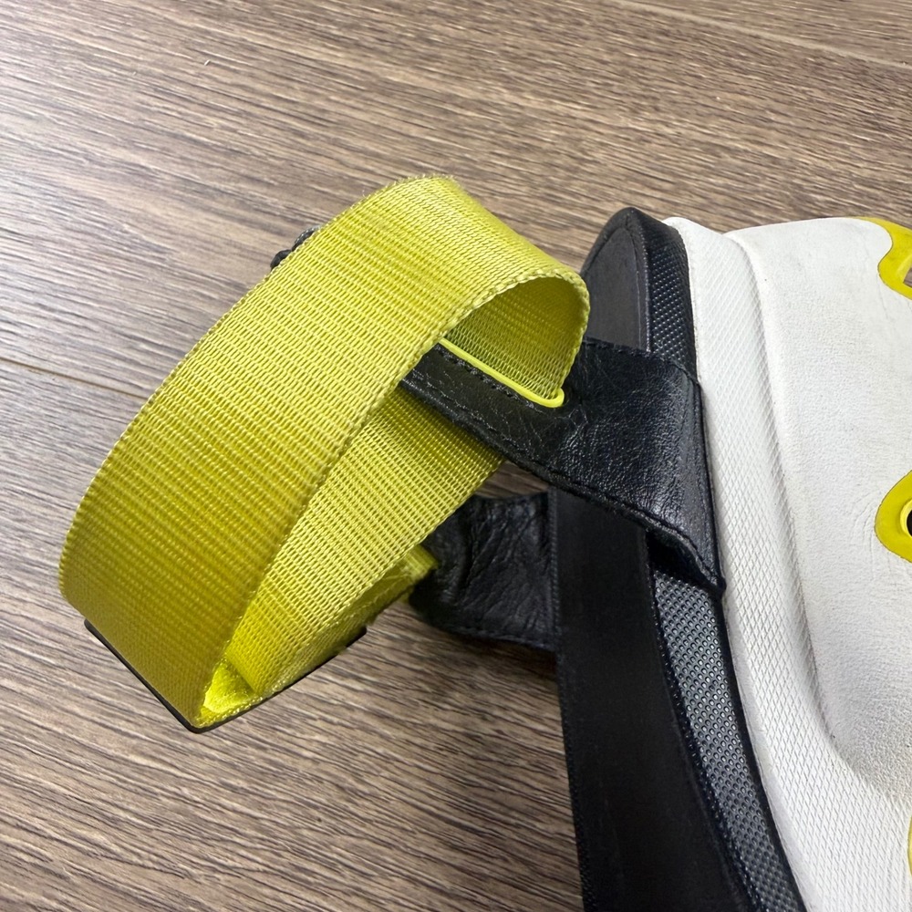 Sorel Kinetic Impact Y-Strap Standal Black/Yellow/White Size 9.5 Womens Outdoor - Picture 6 of 16